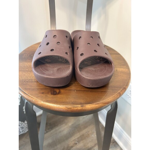 Crocs Womens Platform Size 9 Sandals Burgundy Slide Open Toe Beach Comfort - Picture 2 of 7